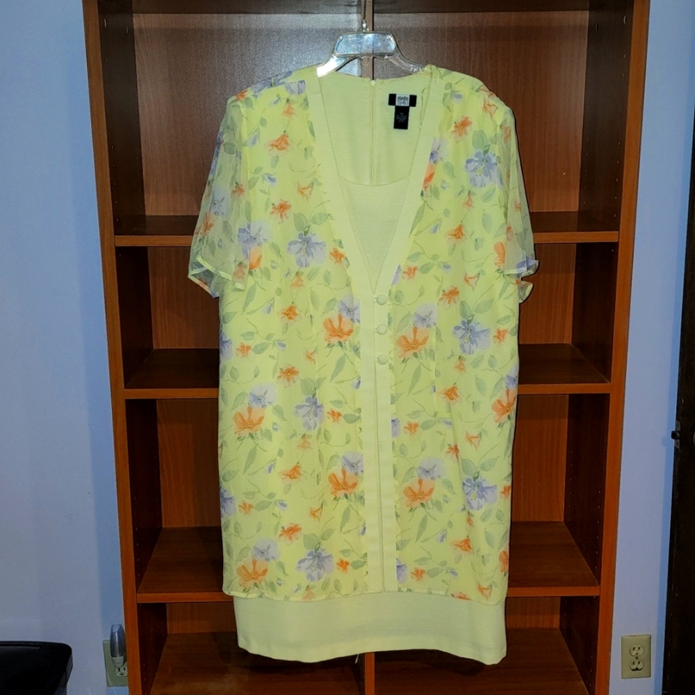 Brand Studio 1940, Size 24W, Yellow w/floral attached jacket